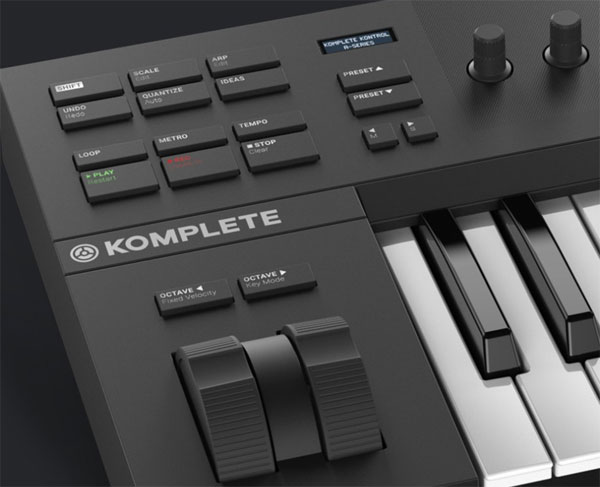 NATIVE INSTRUMENTS KOMPLETE KONTROL A61 300.jpg